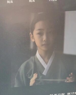 Kim Tae-yeon Instagram - #어린채옥 💜
#경성크리처 #netflix

#넘나즐거웠던 🫶
#5대5가르마
#좋아요 ❤️

#경성크리처시즌1 👍
#넷플릭스 #netflix
@netflixkr 
#박서준 #한소희 💕

#한소희아역 #김태연 #아역배우