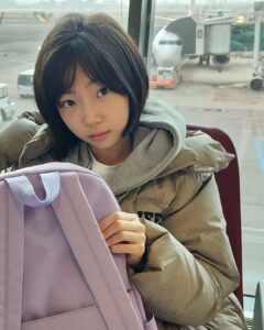 Kim Tae-yeon Instagram - 태연양 💜 #멍 .................................ㅋ . #늦잠자서 ......ㅜ #후다닥 💨 #출발 ✌️