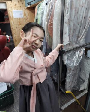 Kim Tae-yeon Instagram - #경성크리처
중원아빠랑 ~🩷

.

#조한철 배우님
#감사합니다 👍

.

.

#경성크리처시즌1
#박서준 #한소희 #조한철 #강말금
#어린채옥 #김태연 🫶

.

#퍼스트액터스 @firstactors_official 
#정시유팀장님 @casting_cu 
#김주리주임님 @casting_julie 
#감사합니다 💗