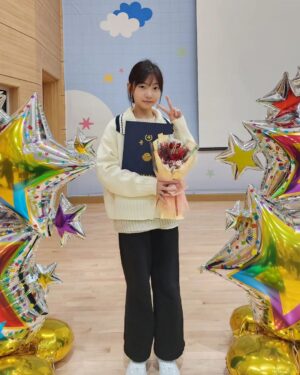 Kim Tae-yeon Instagram - 태연양 💜

#졸업 !!!!!!!!!!!

.

.

#졸업축하해 🎓
#사랑해딸래미 🩷🩷🩷