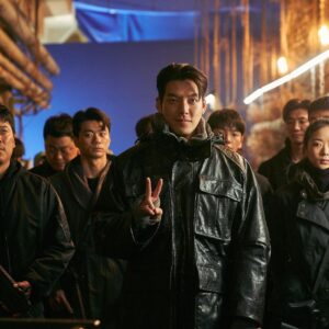 Kim Woo-bin Instagram - 5-8⚡️
⠀
@netflix @netflixkr @netflixkcontent 
#Blackknight #택배기사
⠀
⠀