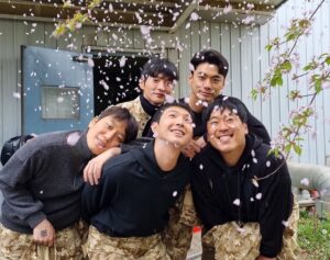 Kim Woo-bin Instagram - ◼️Black Knight. The best team ever!
⠀
4-1 이이담 @eedam_b 
3-3 이순원 @lee_soon_won 
1-3 허형규 @heo_hk 
2-4 배명진 @actorbmj 
4-2 유인혁 @yu.inhyuk 
5-2 장미관 @rosei_j 
8-9 유혁재 @jae.yoo88 
8-2 양정두 @yangjeongdoo 
7-3 한상길 @sangggggil_h 
6-3 조지안 @zozeeaan 
⠀