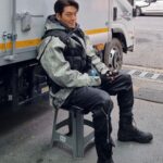 Kim Woo-bin Instagram - D-6 택배기사⚡️ @netflix @netflixkr #택배기사 #Blackknight