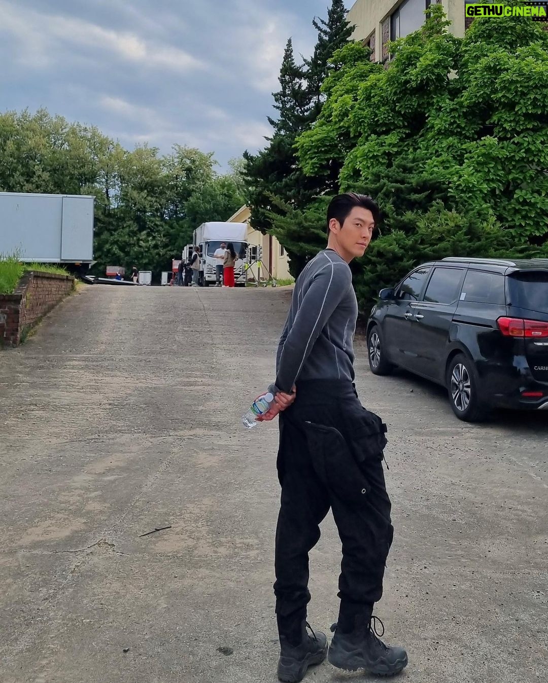 Kim Woo-bin Instagram - D-6 택배기사⚡️ @netflix @netflixkr #택배기사 #Blackknight
