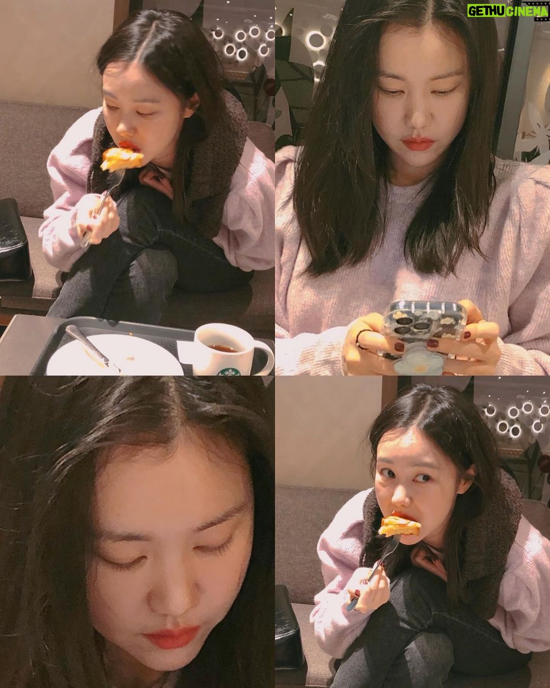Kim Ye-won Instagram - Merry Christmas, everyone 🥳🎄✨💜