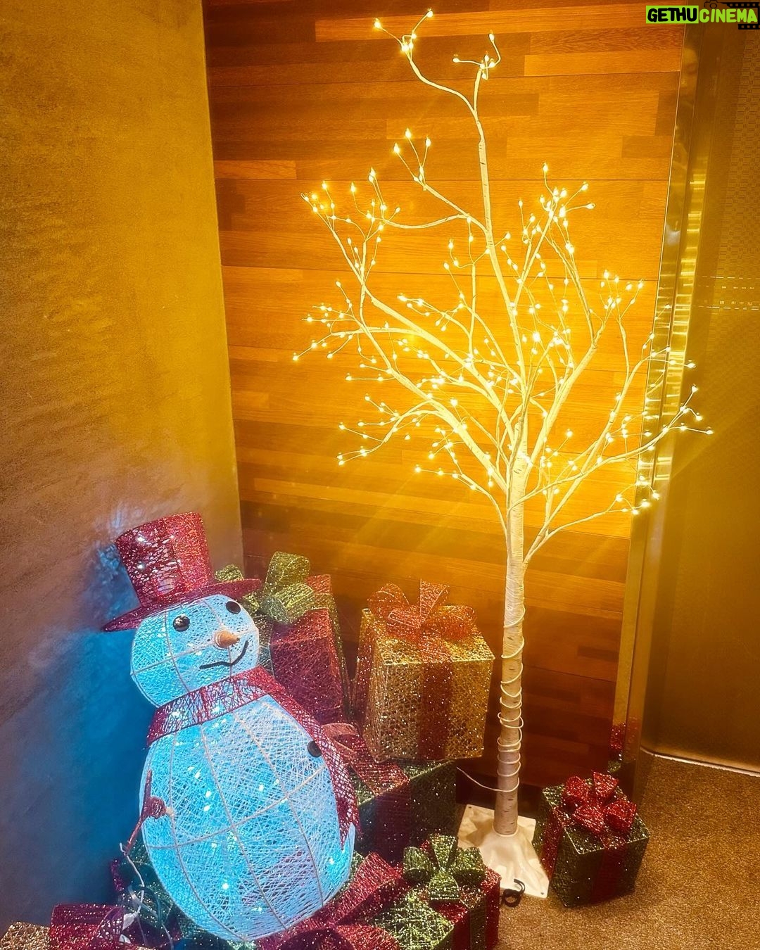 Kim Ye-won Instagram - Merry Christmas, everyone 🥳🎄✨💜