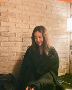 Kim Ye-won Instagram - Happy December with LOVE 🎁 내게 늘 선물같은 사람들 더없이 고맙고 행복했던 시간들 따뜻해요 ✨💜