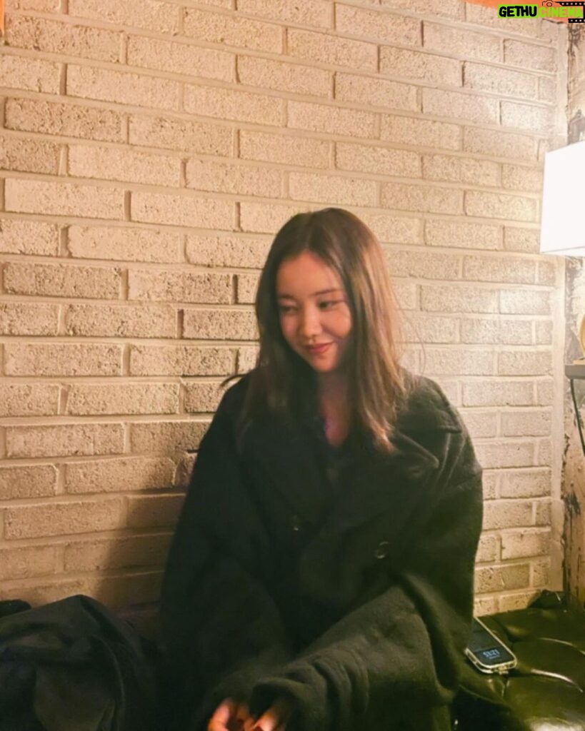 Kim Ye-won Instagram - Happy December with LOVE 🎁 내게 늘 선물같은 사람들 더없이 고맙고 행복했던 시간들 따뜻해요 ✨💜