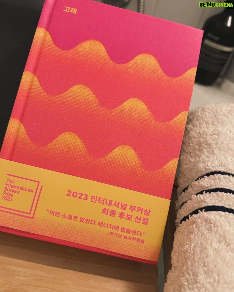 Kim Ye-won Instagram - Happy December with LOVE 🎁 내게 늘 선물같은 사람들 더없이 고맙고 행복했던 시간들 따뜻해요 ✨💜