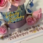 Kim Ye-won Instagram - 어디까지 놀래킬거야 :)💜 조금 늦은 사진이에요. 너무 아름다워서 깜짝 놀란 케이크와 정성어린 마음들이 담긴 선물들, 편지들, 케이스를 빼다가 조금 지워졌지만 ‘별보다 빛나는 오늘, 그보다 빛나는 예원’ 문구도 잘 전달 받았어요. 더욱 그런 사람이 될수 있도록 노력할게~ 늘 곁에 있어주는 나의 따뜻한 사람들 예브리원 많이 사랑하고 고마워요, 🌸💫💜 #20231211 #내사랑예브리원 🎂✨