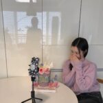 Kim Ye-won Instagram - 어디까지 놀래킬거야 :)💜 조금 늦은 사진이에요. 너무 아름다워서 깜짝 놀란 케이크와 정성어린 마음들이 담긴 선물들, 편지들, 케이스를 빼다가 조금 지워졌지만 ‘별보다 빛나는 오늘, 그보다 빛나는 예원’ 문구도 잘 전달 받았어요. 더욱 그런 사람이 될수 있도록 노력할게~ 늘 곁에 있어주는 나의 따뜻한 사람들 예브리원 많이 사랑하고 고마워요, 🌸💫💜 #20231211 #내사랑예브리원 🎂✨