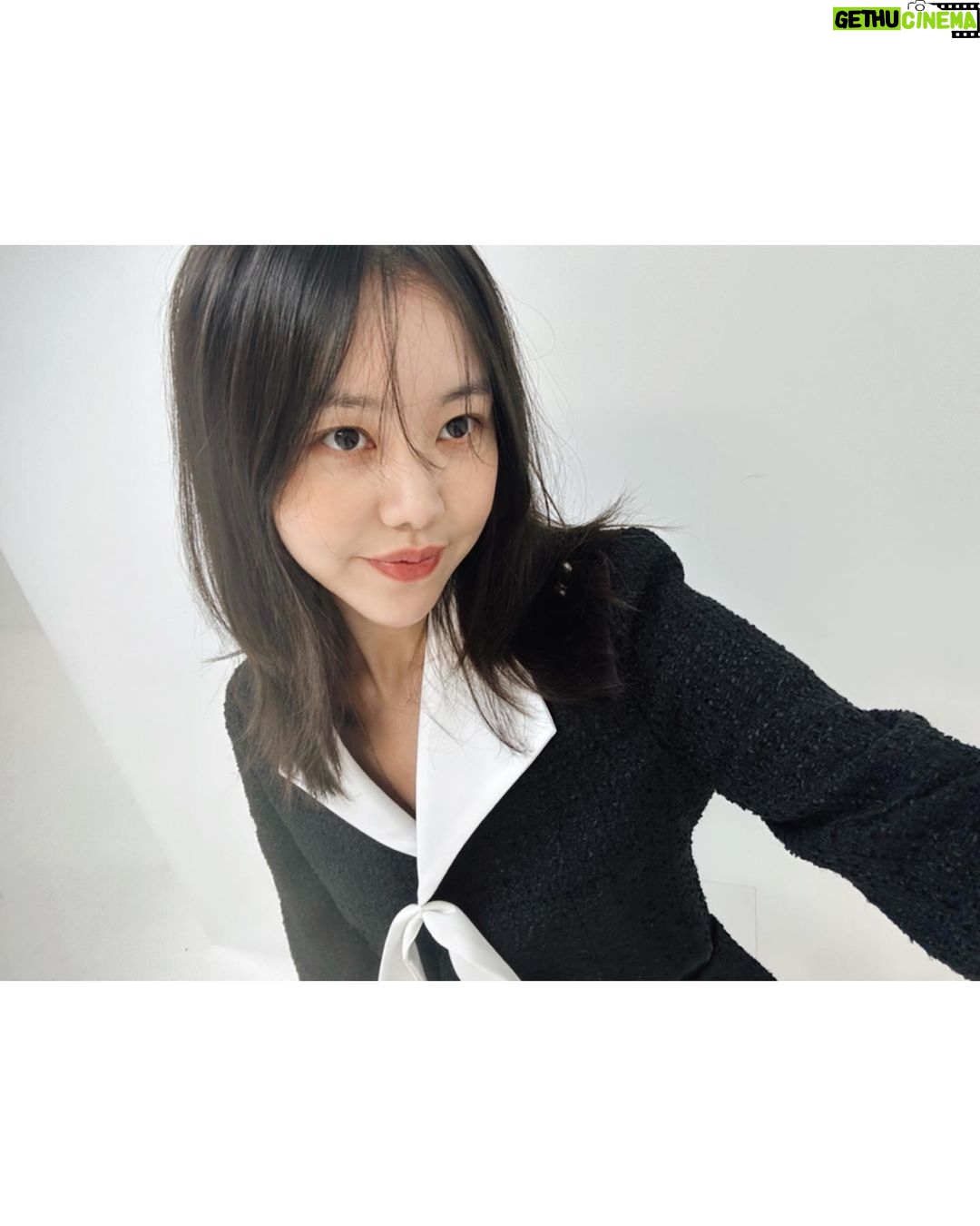 Kim Ye-won Instagram - with my 씽키 @ivanahelsinki_kr ✌🏻🤍🩶