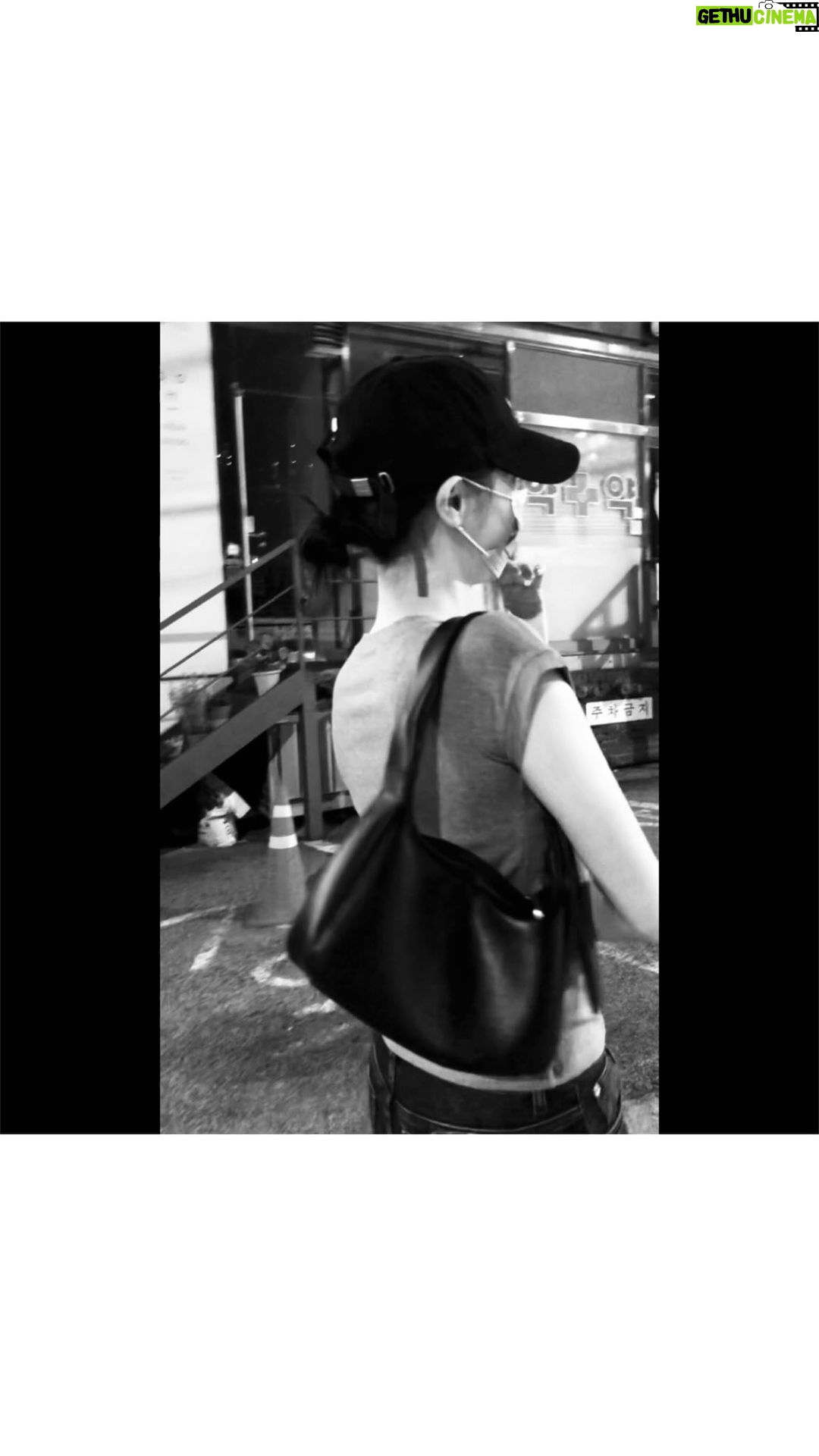 Kim Ye-won Instagram - 세젤귀 엄마 찍으니까 똑같이 따라 찍는 엄마 :) 📹 보통의 저녁 위드 마미👩🏻❤️👩🏻