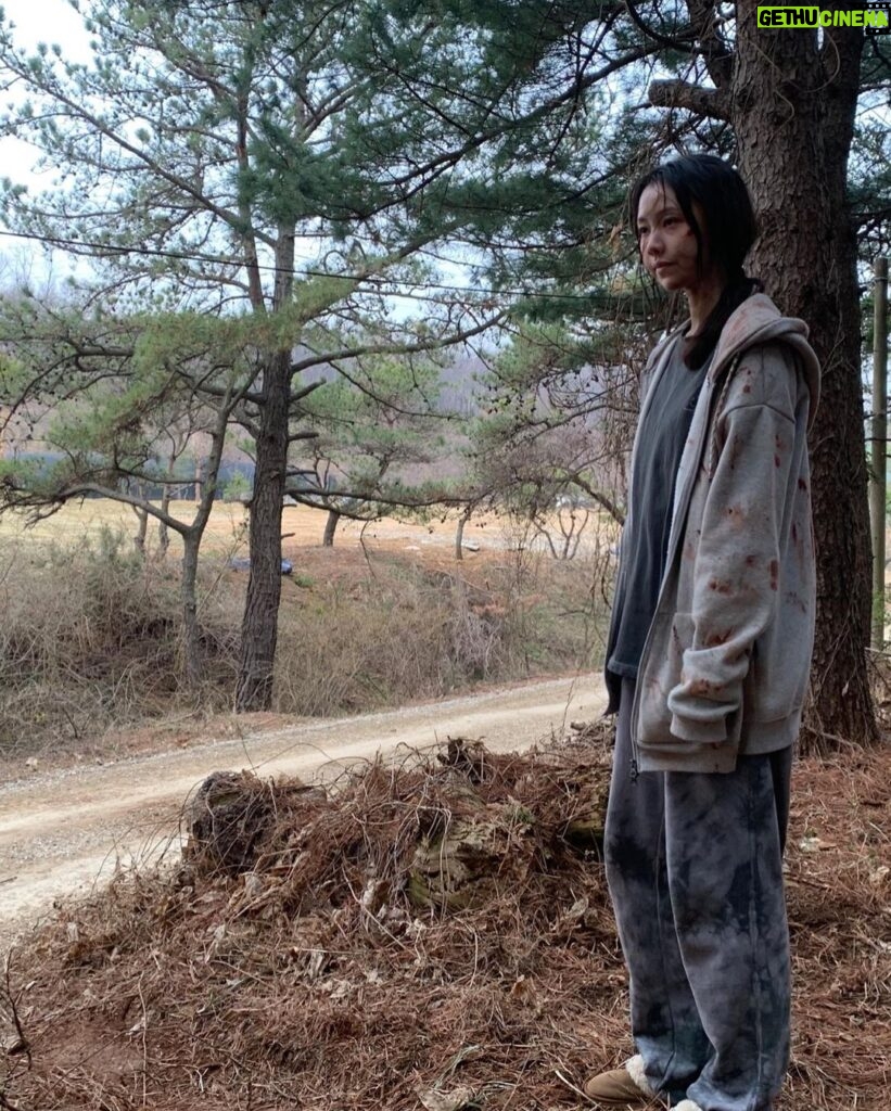Kim Ye-won Instagram - 치악산⛰ ( 저 오늘은 아름다운 세계에 다녀오겠습니다👩🏻‍🚀 #여러분은치악산에와주세요 -현지😛