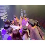 Kim Ye-won Instagram - 체감으론 마치 첫공 같았던 리허설부터 첫공, 2공, 3공까지 뮤지컬의 첫주가 지나갔어요. 사랑하는 관객 여러분, 이보통의 예쁘고 찬란한 시작을 가득 채워 열어주셔서 감사합니다.🙏🏻 앞으로도 매 무대가 어렵고 떨리겠지만 이제 증발의 마음은 벗고(…🤭) 보다더 가깝고 설레는 마음으로 저희의 우주에서 여러분을 맞이할게요 :) 뮤지컬 끝까지 많이 사랑해주세요,🤍 *진짜 별빛나 이보통 파이팅! _ 저희가 매회 외치는 파이팅콜이에요. 여러분도 여러분의 우주에서 늘 파이팅을 외치는 오늘이 되시길 응원하겠습니다.👫🤍 어느 밤 그녀가 우주에서. 뮤지컬 #이토록보통의 Musical #Normal_like_this 👩🏻‍🚀🐋💫🤍