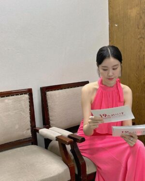 Kim Ye-won Instagram - 제 19회 제천국제음악영화제🌷🤍
크고 작은 난관을 딛어 더 의미가 크고 소중했던 자리에 함께하게 되어 너무 감사했습니다, :)

#제천국제음악영화제 #개막식
#JIMFF 🎶🎬❤️‍🔥
📷 by 우리 은희👩🏻‍❤️‍👩🏻