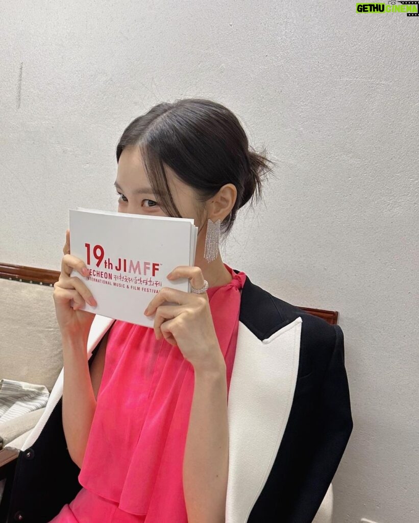 Kim Ye-won Instagram - 제 19회 제천국제음악영화제🌷🤍 크고 작은 난관을 딛어 더 의미가 크고 소중했던 자리에 함께하게 되어 너무 감사했습니다, :) #제천국제음악영화제 #개막식 #JIMFF 🎶🎬❤‍🔥 📷 by 우리 은희👩🏻‍❤‍👩🏻