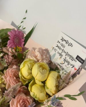 Kim Ye-won Instagram - 제 19회 제천국제음악영화제🌷🤍
크고 작은 난관을 딛어 더 의미가 크고 소중했던 자리에 함께하게 되어 너무 감사했습니다, :)

#제천국제음악영화제 #개막식
#JIMFF 🎶🎬❤️‍🔥
📷 by 우리 은희👩🏻‍❤️‍👩🏻