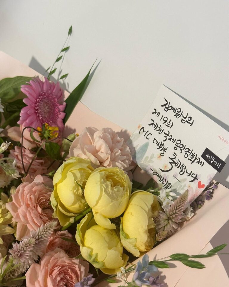 Kim Ye-won Instagram - 제 19회 제천국제음악영화제🌷🤍 크고 작은 난관을 딛어 더 의미가 크고 소중했던 자리에 함께하게 되어 너무 감사했습니다, :) #제천국제음악영화제 #개막식 #JIMFF 🎶🎬❤️‍🔥 📷 by 우리 은희👩🏻‍❤️‍👩🏻