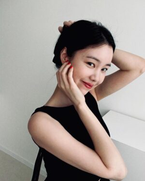 Kim Ye-won Instagram - so adorable👗💕

늘 사랑스럽고 매력적인
내 바나와 함께, :)🧸✨🤍