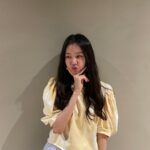 Kim Ye-won Instagram - random comet in yellow 2 :)☄️🤍
