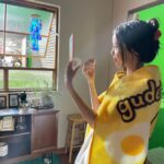 Kim Ye-won Instagram - random comet in yellow 2 :)☄️🤍