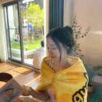 Kim Ye-won Instagram - random comet in yellow 2 :)☄️🤍