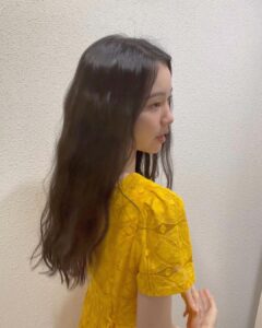 Kim Ye-won Instagram - random comet in yellow :)🌼 ☄️🤍