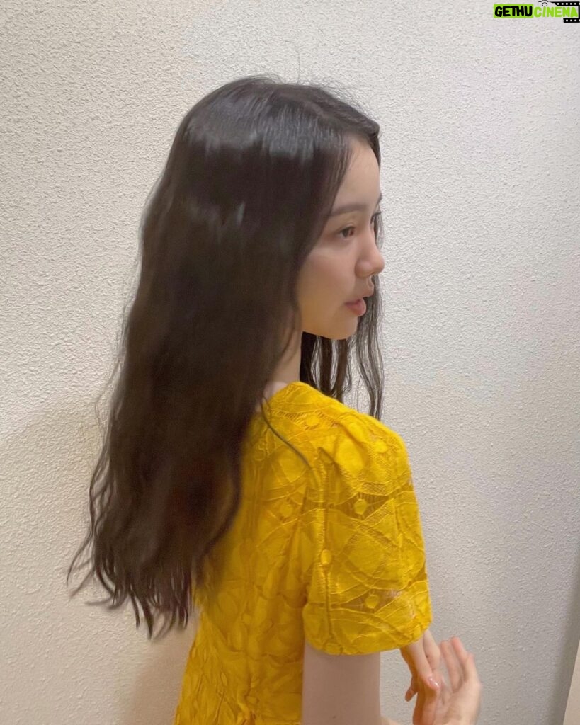 Kim Ye-won Instagram - random comet in yellow :)🌼 ☄️🤍