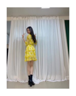 Kim Ye-won Instagram - random comet in yellow :)🌼 ☄️🤍