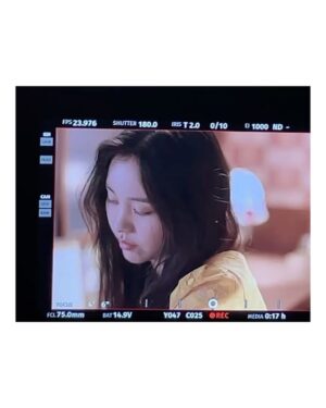 Kim Ye-won Instagram - random comet in yellow :)🌼 ☄️🤍