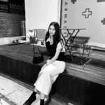 Kim Ye-won Instagram - 약국 앞 (좋음) 혜성 :p 벌써 12회 흑흑 가지마아 금주말에도 사랑이라 말해요 봐줘요~🤍 at the Jun pharmacy + :) @disneypluskr #사랑이라말해요