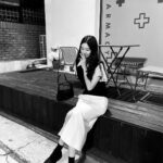 Kim Ye-won Instagram - 약국 앞 (좋음) 혜성 :p 벌써 12회 흑흑 가지마아 금주말에도 사랑이라 말해요 봐줘요~🤍 at the Jun pharmacy + :) @disneypluskr #사랑이라말해요
