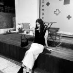 Kim Ye-won Instagram - 약국 앞 (좋음) 혜성 :p 벌써 12회 흑흑 가지마아 금주말에도 사랑이라 말해요 봐줘요~🤍 at the Jun pharmacy + :) @disneypluskr #사랑이라말해요
