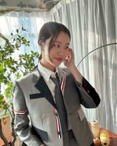 Kim Ye-won Instagram - 폭풍이 일어날줄 모르구 환승연애 가던 길 :)👔🚶🏻‍♀️ 2,3회로 함께 가요 여러분! ✨ 묵직한 롤러코스터 시작됌 .., 💜 #과몰입의서막 #티빙오리지널 #환승연애3 🫶🏻