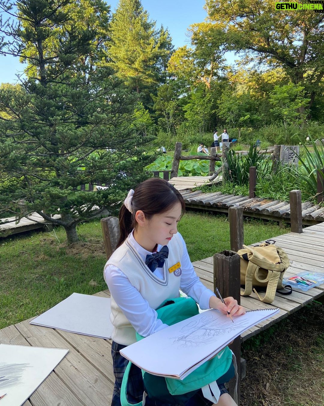 Kim Yi-kyeong Instagram - 오늘 #너의시간속으로 ‘지희‘ 역으로 만나요 🪽 #netflix #open #now 🍀
