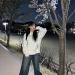 Kim Yi-kyeong Instagram - 낮 보다는 밤에 🌸