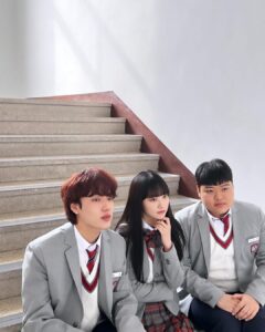 Kim Yi-kyeong Instagram - ’율지서‘ 포에버 forever !!! 🦊🐱🐶 #오늘도사랑스럽개 #agooddaytobeadog #mbc #netflix #wavve