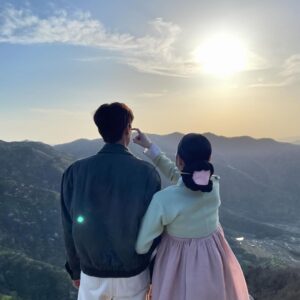Kim Yi-kyeong Instagram - ⠀
잊지 못할 순간들
소중한 시간
감독님과 모든 스태프분들께 너무 감사드립니다,,,🫶🏻
행복했습니다 🩷
#오늘도사랑스럽개 #agooddaytobeadog