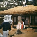 Kim Yi-kyeong Instagram - 초영과 산신. 그리고 카메라 뒤에서 힘써주신 우리 오사개팀 🫶🏻 #오늘도사랑스럽개 #agooddaytobeadog