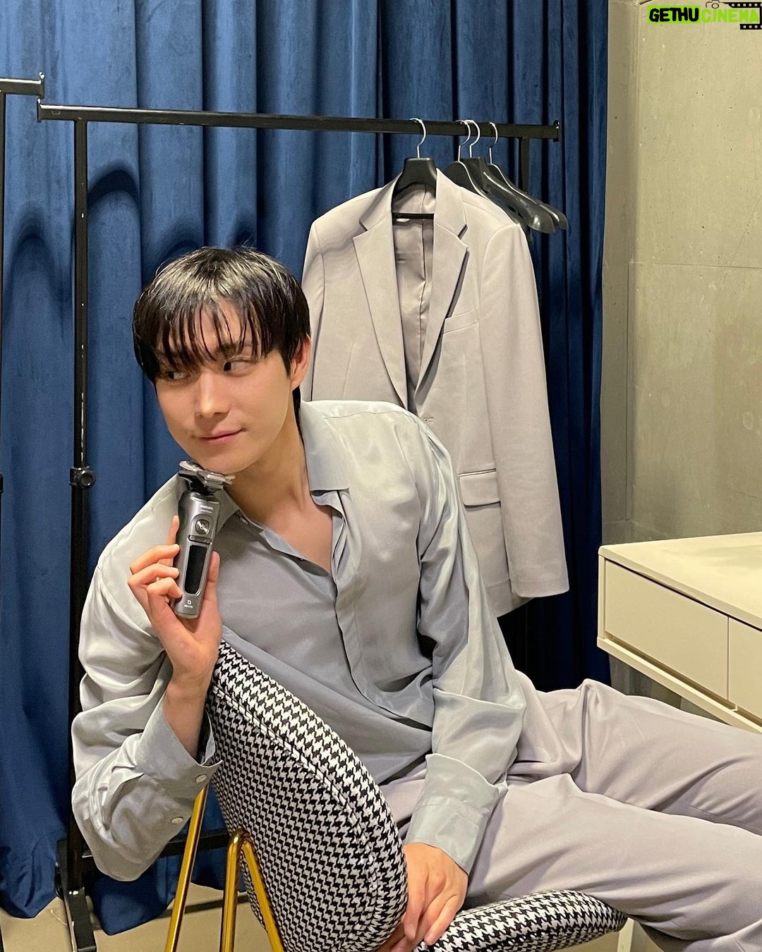 Kim Young-dae Instagram - 오래 지속되는 깔끔함😀 긴 촬영 현장에서도 열일하는 필립스 프레스티지 #필립스 #필립스전기면도기 #필립스면도기 #필립스프레스티지 #남자선물추천 #광고