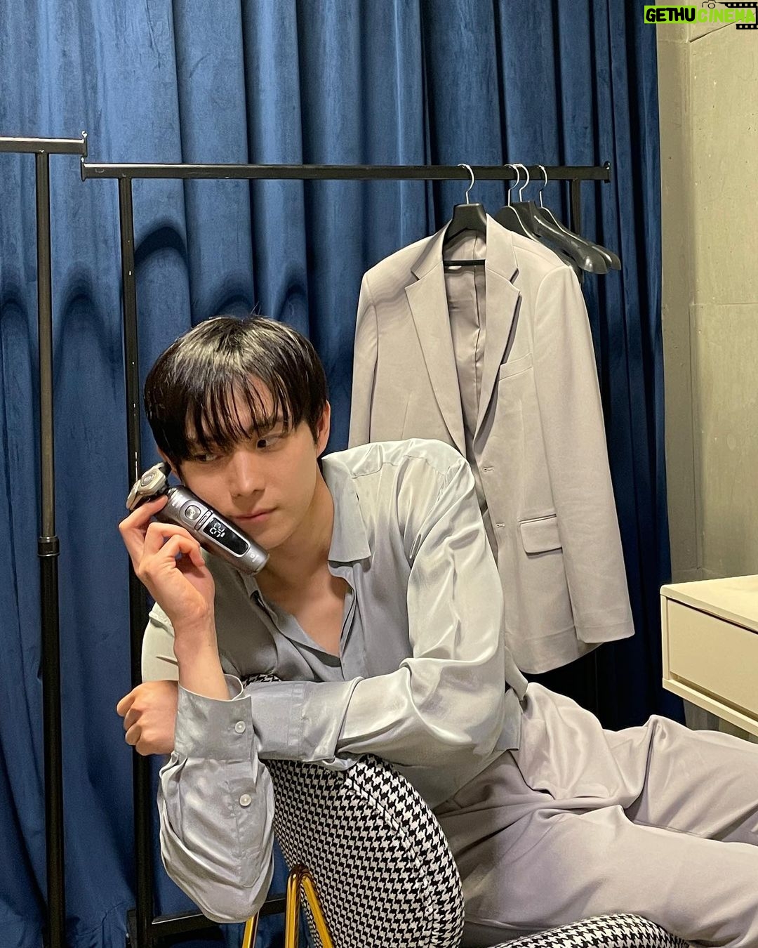 Kim Young-dae Instagram - 오래 지속되는 깔끔함😀 긴 촬영 현장에서도 열일하는 필립스 프레스티지 #필립스 #필립스전기면도기 #필립스면도기 #필립스프레스티지 #남자선물추천 #광고