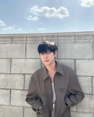 Kim Young-dae Instagram - ☀️😎