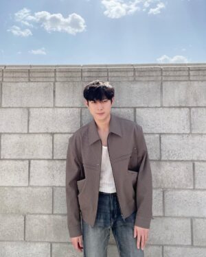 Kim Young-dae Instagram - ☀️😎