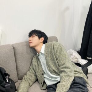 Kim Young-dae Instagram - 여러분 모두 굿밤이에요😴