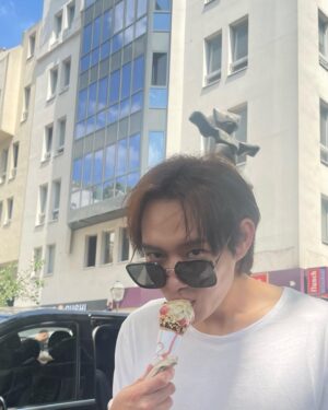 Kim Young-dae Instagram - Good days in paris🤓