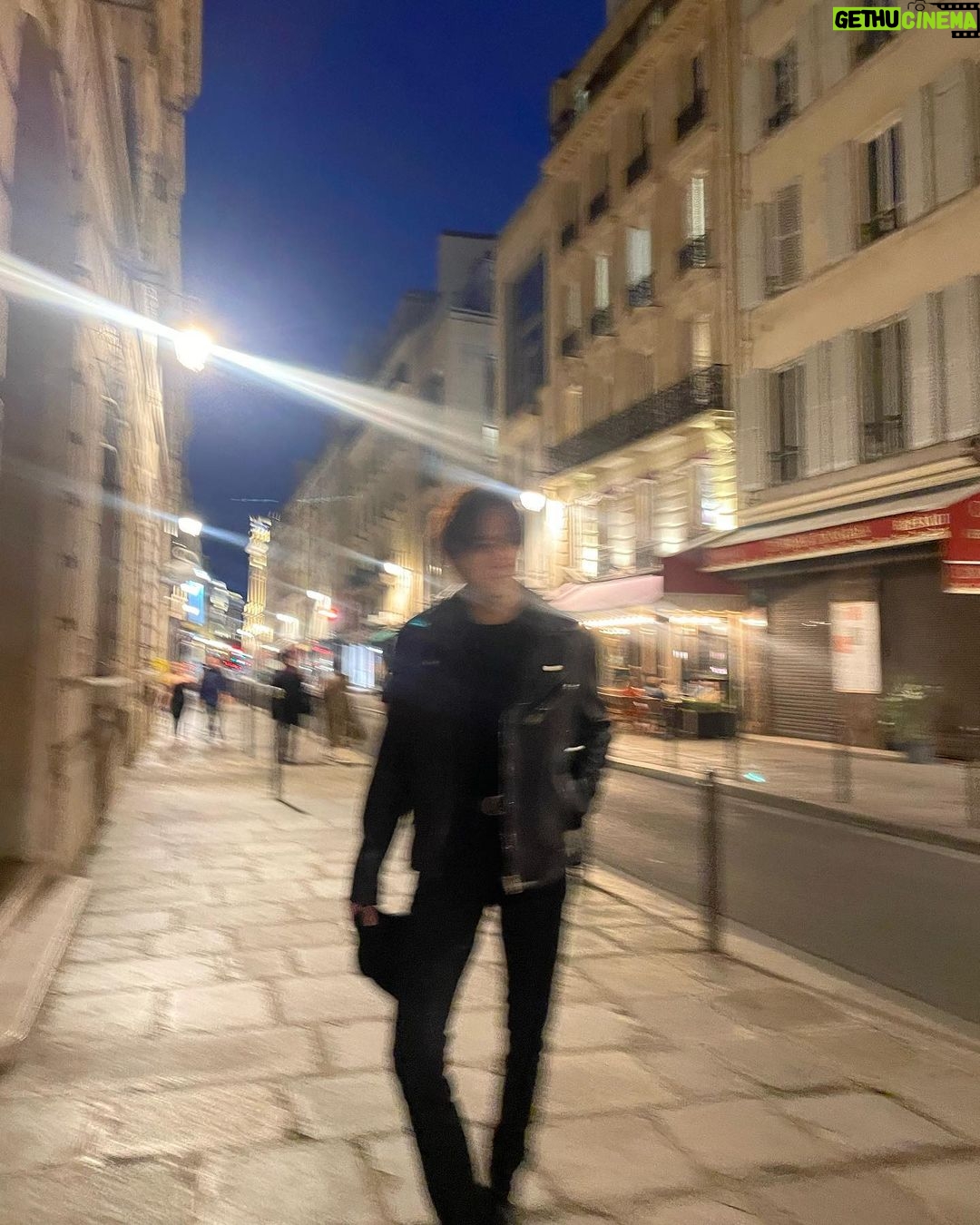 Kim Young-dae - 1.1 Million Likes - Good days in paris🤓