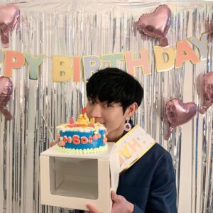 Kim Young-dae Instagram - 짠😂🤣
생일 축하해주신 모든 분들께 진심으로 감사드립니다☺️ 모두 건강하세요💪🏻