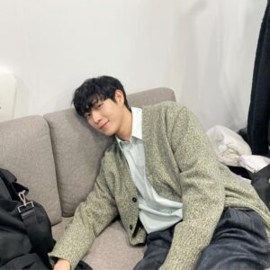 Kim Young-dae Instagram - 여러분 모두 굿밤이에요😴