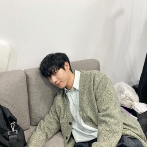 Kim Young-dae Instagram - 여러분 모두 굿밤이에요😴